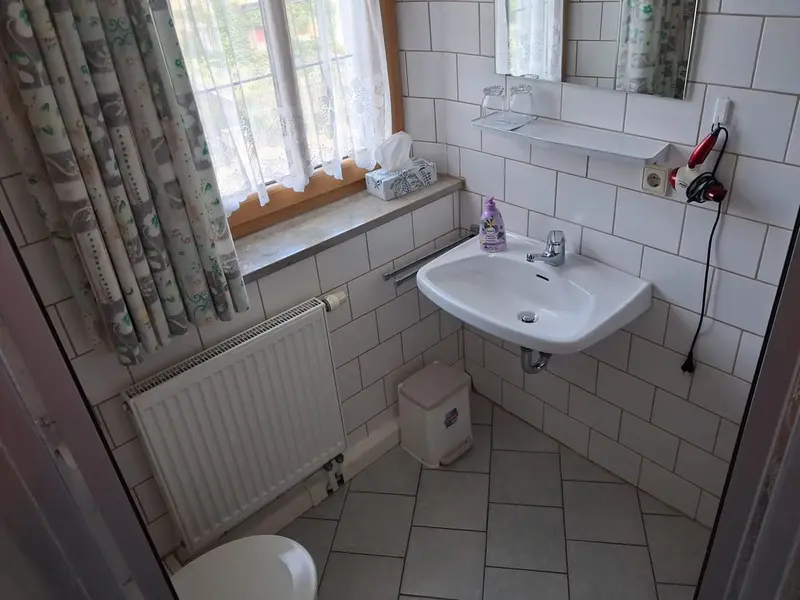 Bad der Ferienwohnung im Gästehaus