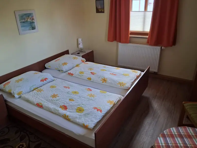 Schlafzimmer der Ferienwohnung im Gästehaus