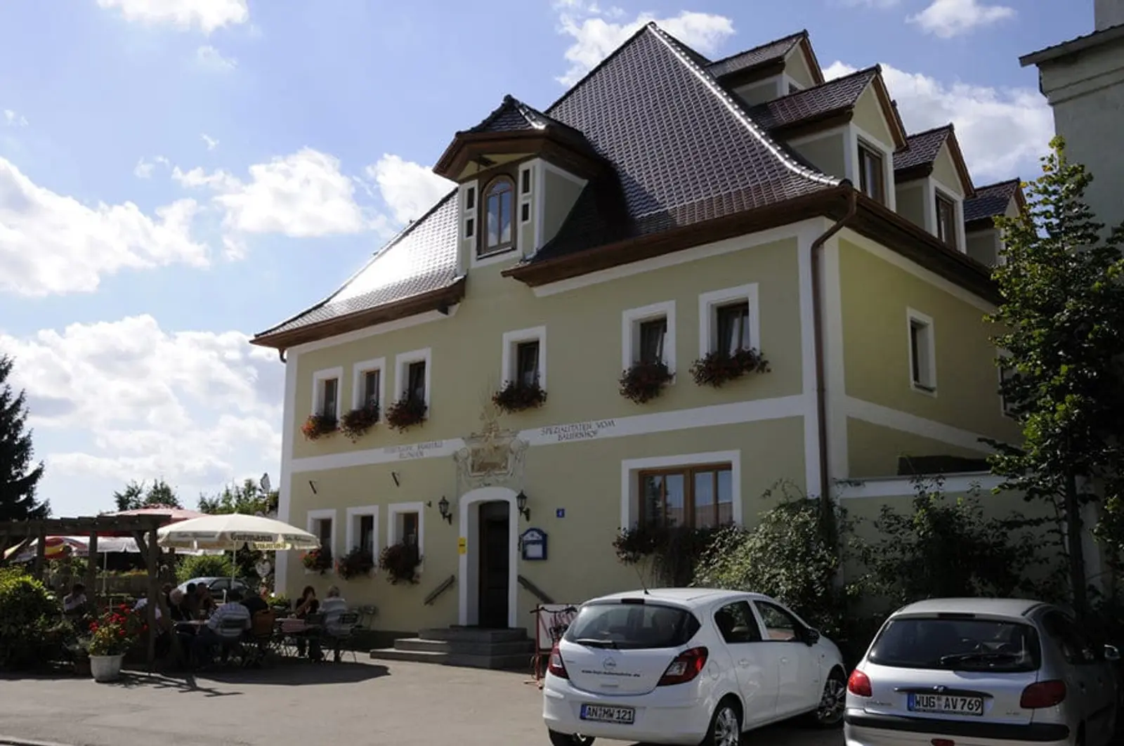 Außenansicht des Gasthaus Gößwein in Mörsach